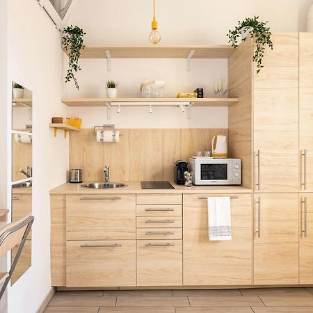 A Yellow Touch - Modern Studio In Isola Milano Екстериор снимка
