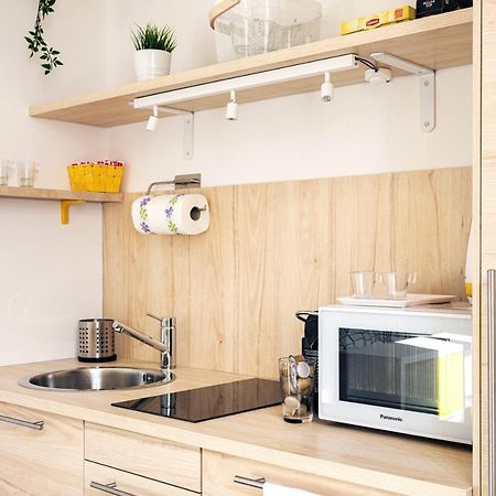 A Yellow Touch - Modern Studio In Isola Milano Екстериор снимка