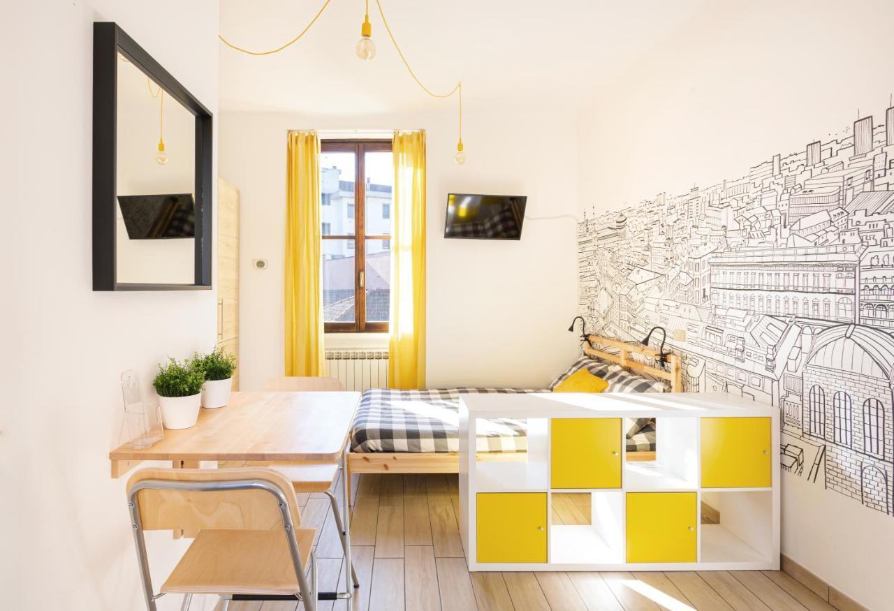 A Yellow Touch - Modern Studio In Isola Milano Екстериор снимка