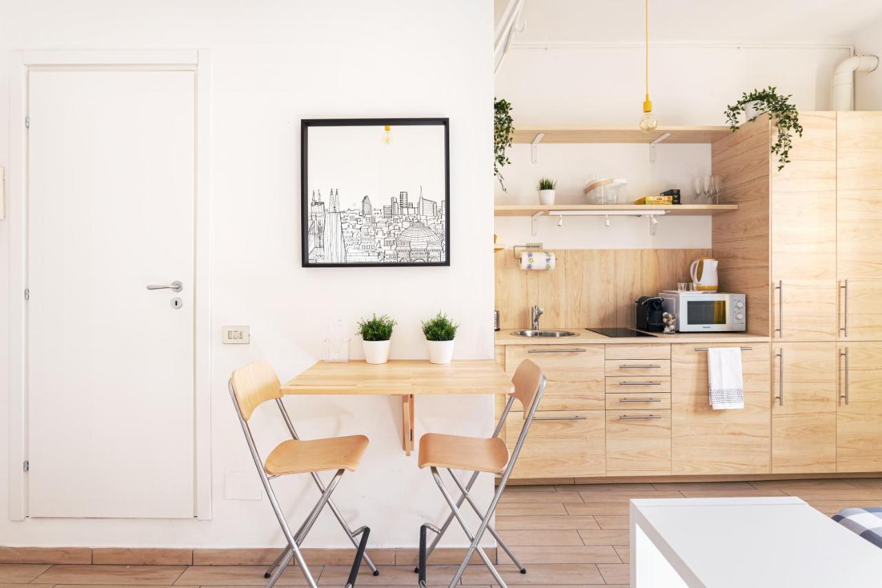A Yellow Touch - Modern Studio In Isola Milano Екстериор снимка