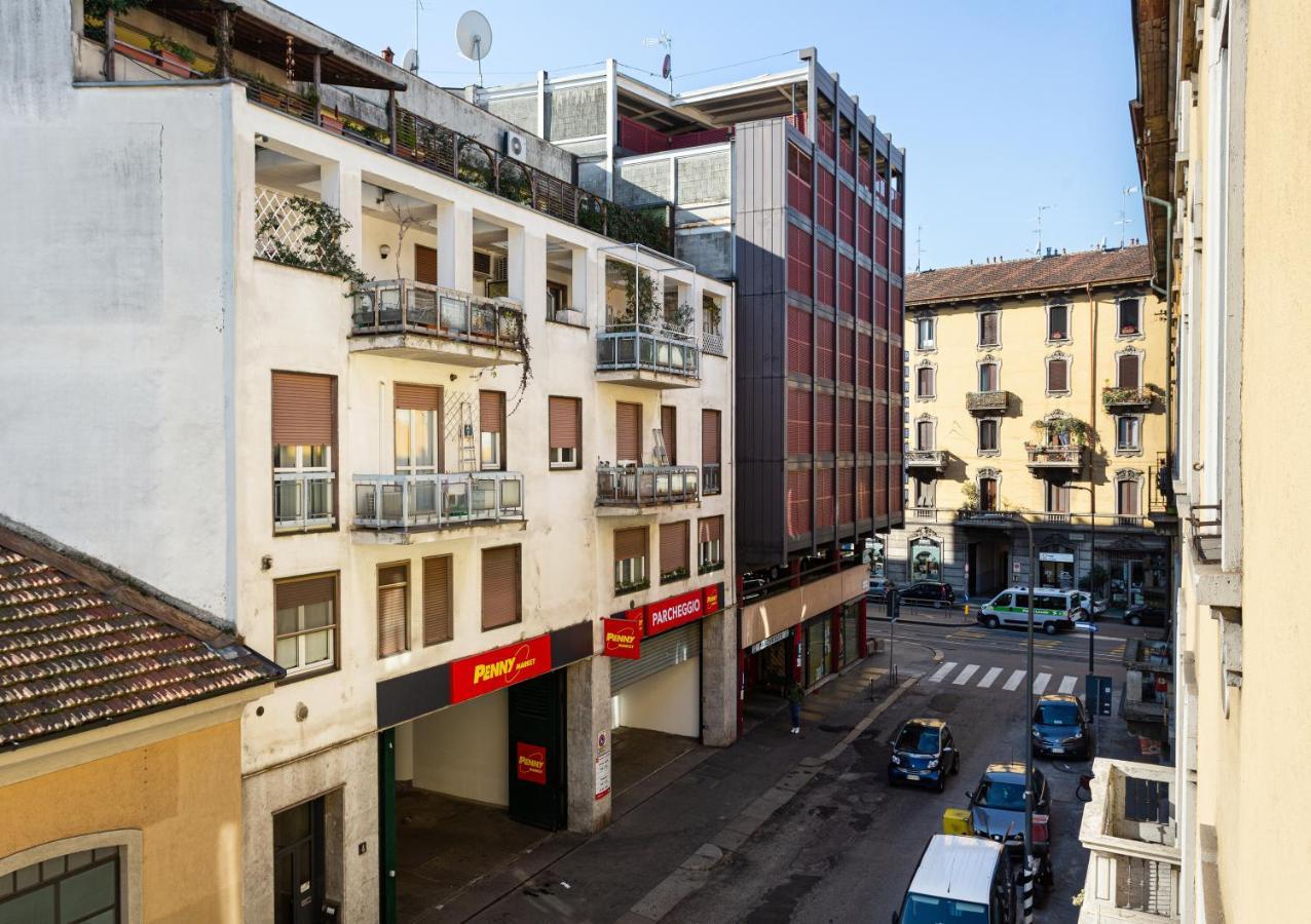 A Yellow Touch - Modern Studio In Isola Milano Екстериор снимка