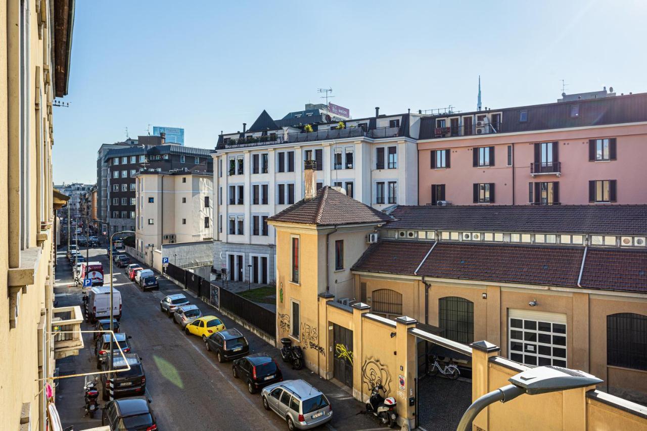 A Yellow Touch - Modern Studio In Isola Milano Екстериор снимка